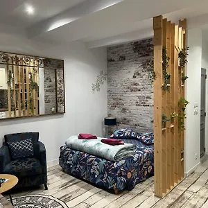 Appartement Du Rocher Climatisé Centre Historique Près Des Plages, La Ciotat